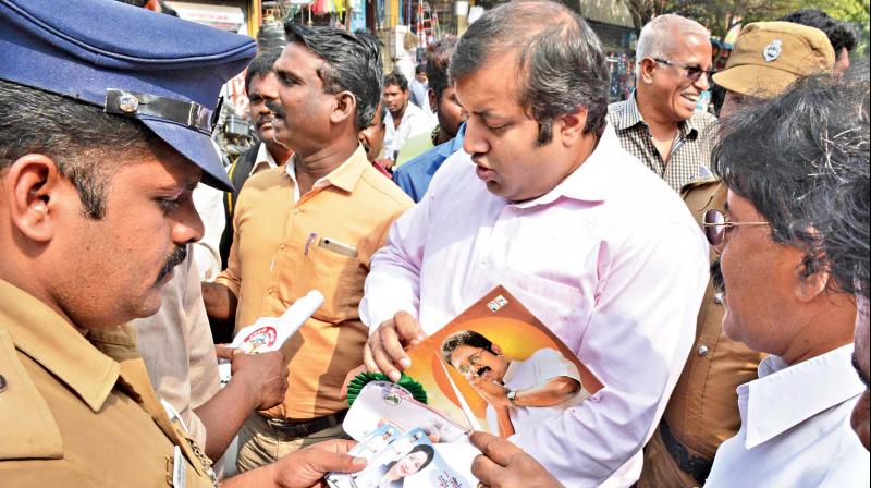 Expenditure observer for RK Nagar by-election Sheel Asheesh examines envelopes seized from a supporter of the independent candidate. (Photo: DC)