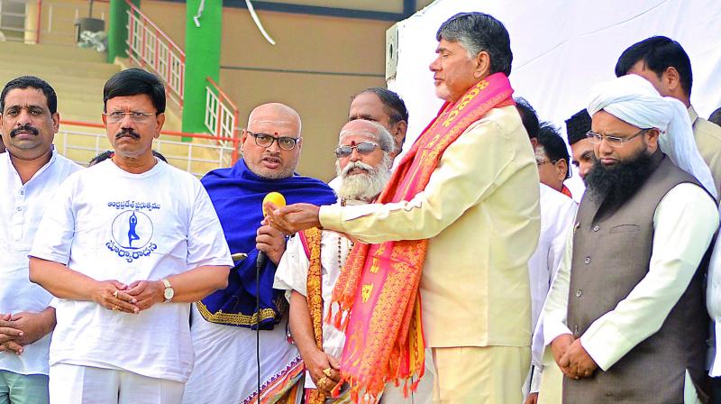 Andhra Pradesh Chief Minister N. Chandrababu Naidu performs rituals at the Surya Aaradhana programme organised in Vijayawada on Sunday. (Photo: DC)