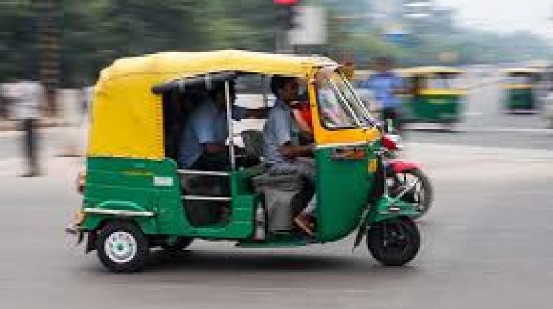 Delhi: Woman falls out from auto as men on bike snatch her bag