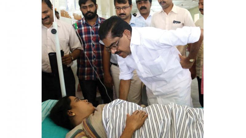 Former KPCC president V.M. Sudheeran visits Jishnus mother Mahija at Thiruvananthapuram Medical College, where she has launched a hunger strike on Thursday. (Photo: PEETHAMBARAN PAYYERI)