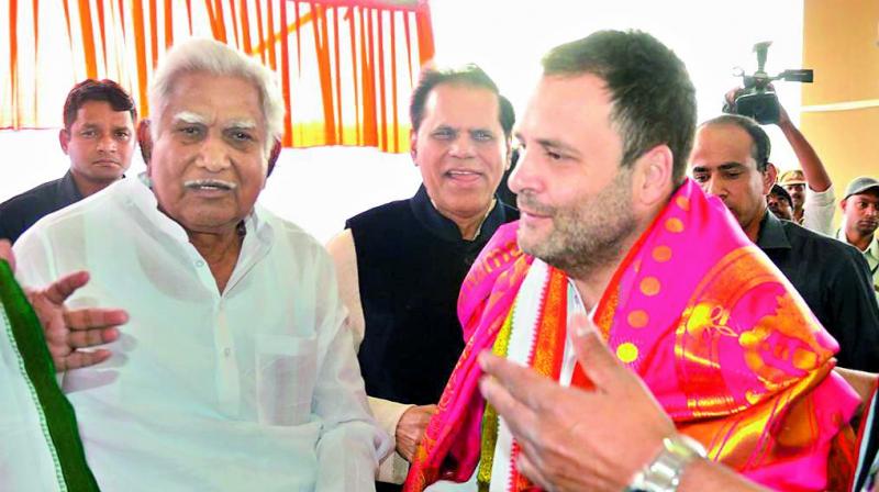 File photo of Palvai Govardhan Reddy receiving AICC vice-president Rahul Gandhi during his recent visit to Telangana state. (Photo: P. Anil Kumar)