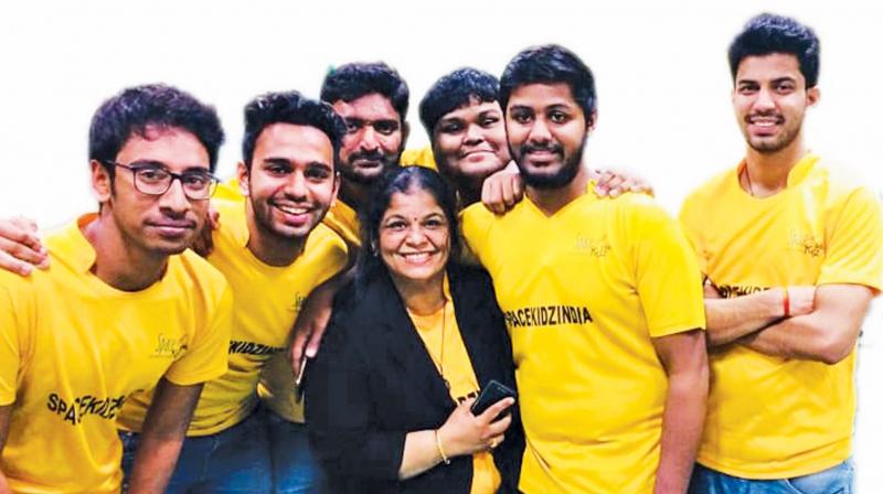 A team of students who developed Kalamsat with Srimathy Kesan, CEO of Space Kidz India.