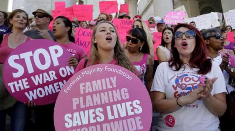 Planned Parenthood supporters rally for womens access to reproductive health care on \National Pink Out Day at Los Angeles City Hall. (Photo: AP)