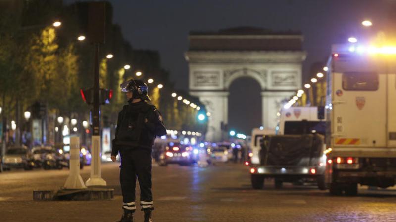 The gunman opened fire with an automatic weapon on a police van at around 9:00 pm (1900 GMT) on Thursday (Photo: AP)