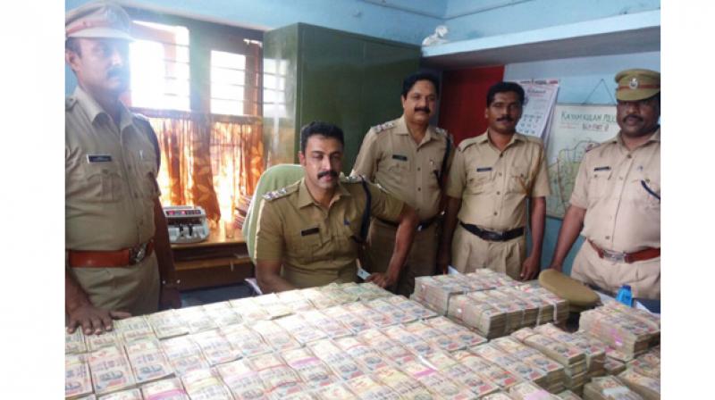 Kayamkulam police with the demonetised currency.