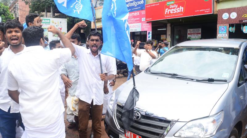 KSU activists block P.V. Anwar MLAs vehicle in Malappuram on Saturday.