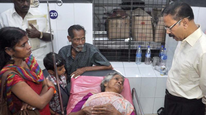 Kerala Human Rights Commission acting chairperson P. Mohana Das visits Vilasini and her husband Raman at Ernakulam General Hospital following a forcible eviction on Thursday. (Photo: SUNOJ NINAN MATHEW.)