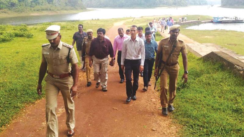 National Security Guard officials at Mullaperiyar dam on Monday.