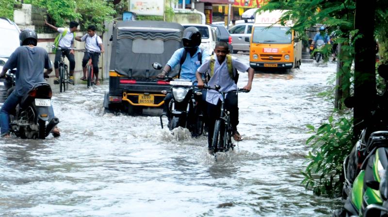 Areas near SRV High School flooded in heavy rains in Kochi on Thursday.   (Photo: ARUNCHANDRA BOSE)