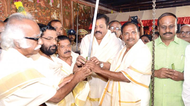 Minister for archives Kadannapally Ramachandran and devaswom minister Kadakampally Surendran with the traditional sword kept at Upparika Malika in Padmanabhapuram Palace in Kanyakumari on Monday. Suresh Gopi, MP, and TDB president Prayar Gopalakrishnan are also seen.