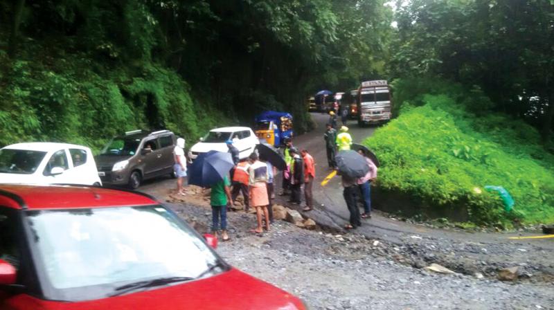 Vehicles stranded at Thamarasserry ghat road. (File pic)