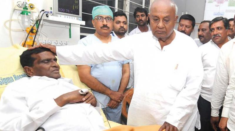 JD(S) supremo Deve Gowda with hospitalised MLA Chikkamadu in Mysuru.