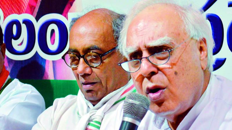 Senior Congress leaders Kapil Sibal and Digvijay Singh at Gandhi Bhavan in Hyderabad on Friday. (Photo: DC)