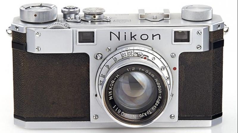 Nikon One is an interchangeable-lens rangefinder, and the lens included is also an old one - the 11th Nikon ever made that collapses back into the body. It comes with a great old double-strap leather case.