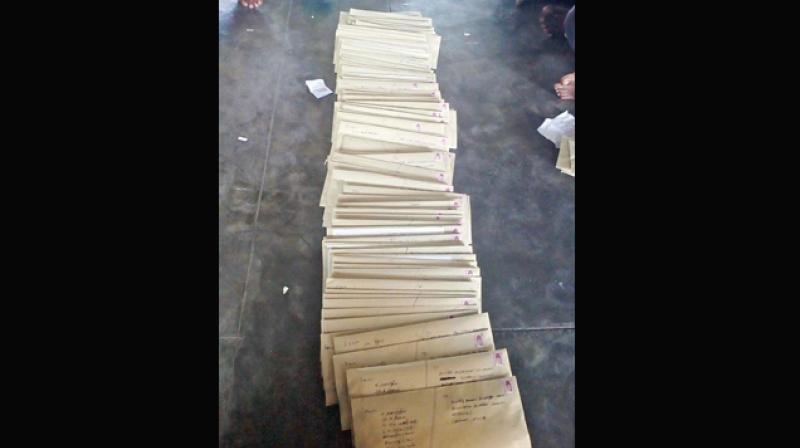 The policemen, in their letters, also pointed out that police personnel working in districts other than Chennai were not getting their food allowance regularly.