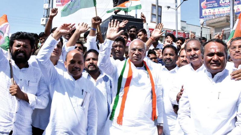 Congress leader Mallikarjun Kharge leads a procession in Kalaburagi 	 DC