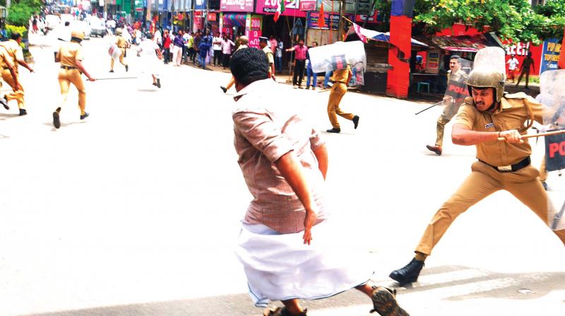 Police lathi-charge KSU members during a march to Thodupuzha police station.