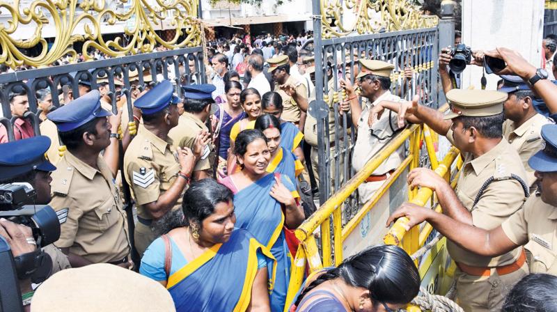 Government employees protest in front of Ezhilagam at Chepauk in Chennai to press their charter of demands.	(Photo: DC)