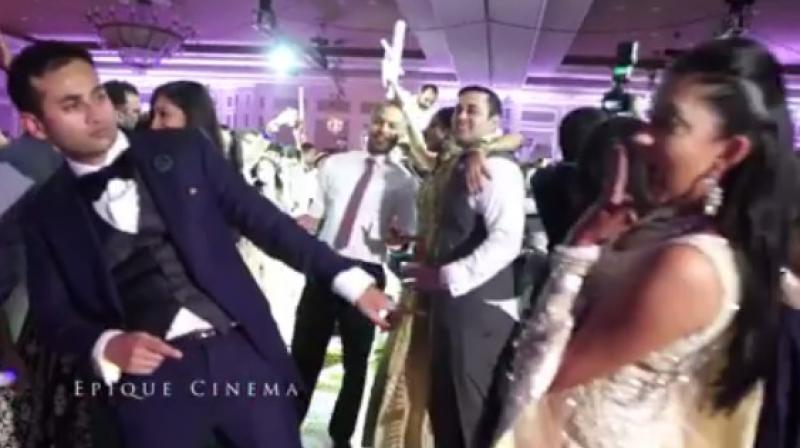 This video shows around 200 people  including the bride and the groom  standing absolutely still for 40 seconds. (Credit: Facebook)