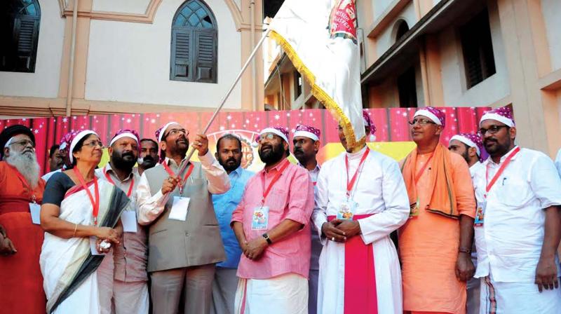 Union Minister of State for Minority Affairs Mukhtar Abbas Naqvi flags off the Buon Natale procession in Thrissur on Tuesday. Thrissur Archbishop Andrews Thazhath, ministers V.S Sunilkumar, Kadakampally Surendran, Thrissur Mayor Ajitha Jayarajan among others are also seen. 	 (Photo: ANUP K VENU)