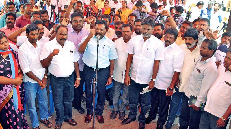 VCK leader Thol. Thirumavalavan along with party cadres stages a protest against Thoothukudi police shooting issue demanding CBI inquiry on Friday at Valluvar Kottam.  (Photo:DC)