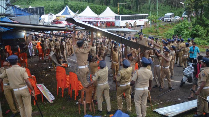 Police removes the temporary pandal of the agitators at Nilakkal on Wednesday.	Image: DC