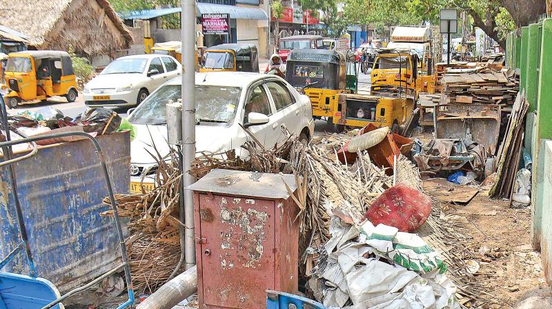 Encroachment goes unchecked on Ashok Nagar police station road. (Photo: DC)