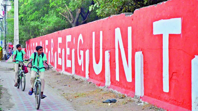 Guntur city turns poster-free with the initiative of the GMC and a few NGOs. The wall painting is attracting the people in the city. (Photo: DC)