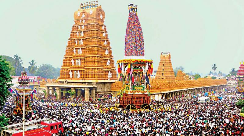 Devotees at Pancharathotsava of Sri Srikanteshwara Swami in Nanjangud on Friday. (Photo: KPN)