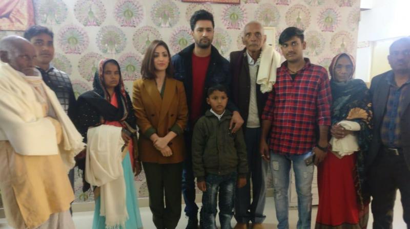 Vicky Kaushal and Yami Gautam met the families of Uri martyrs.