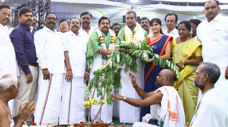 Edappadi Palaniswami takes part in bhoomi pooja for the Salem Smart City projects on Thursday. Municipal administration minister SP Velumani, Salem collector Rohini Bhajibhakare and others are present. (Photo: DC)