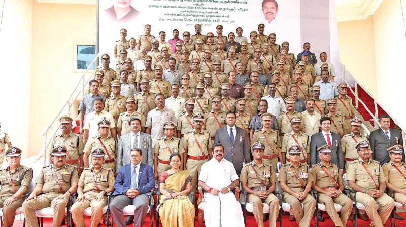 Chief Minister Edapaddi K Palaniswami poses with the awardees from the Uniformed Services personnel at Kalaivanar Arangam on Tuesday. (Photo: DC)