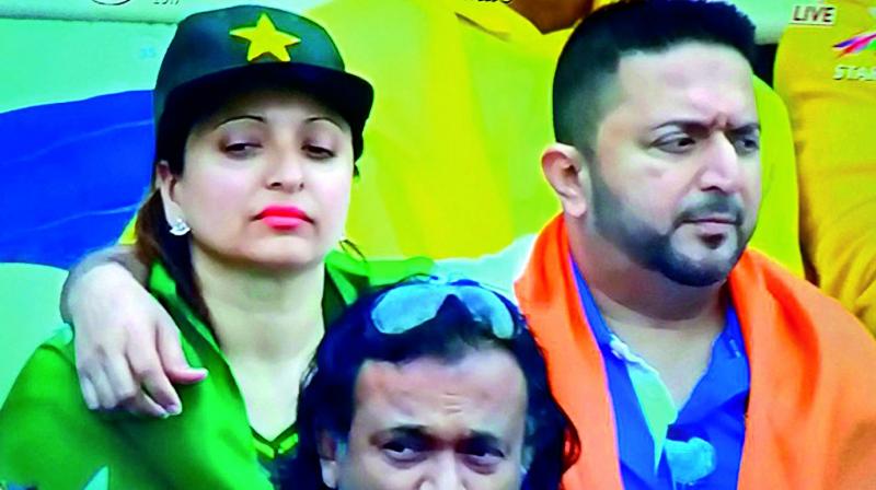 The viral photo of the pair during the India-Pakistan match.