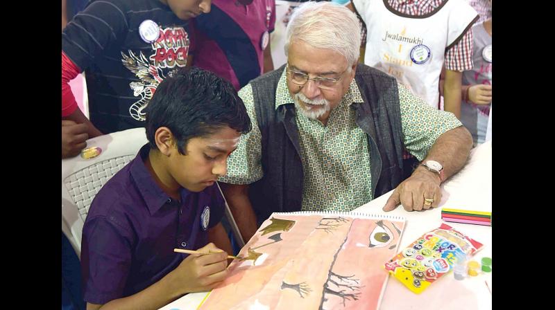 Artists S.G. Vasudev with a young protester in Bengaluru on Sunday. (Photo: DC)