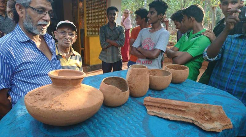 The pots found from inside the urn are part of those articles.