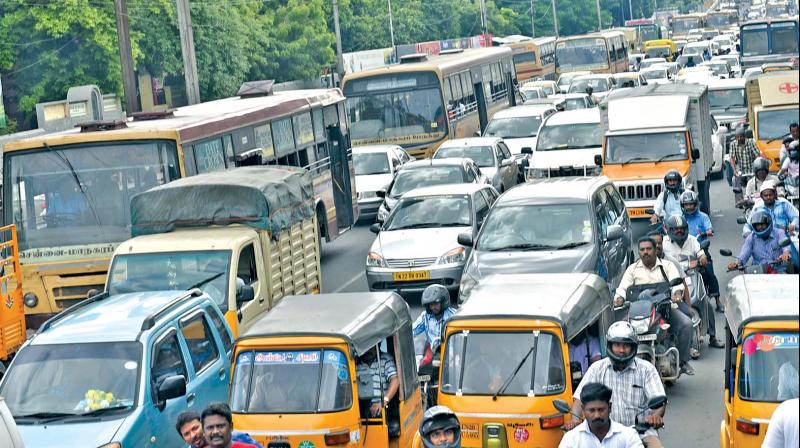 A view of heavy traffic at the Cathedral road in the city. (Photo: DC)