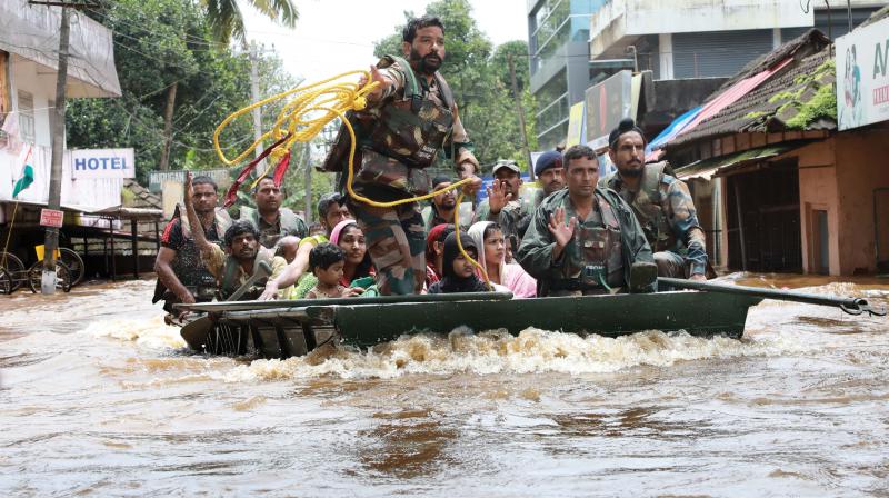 Army personnel evacuate local residents in Aluva, Kochi. 	(Image: ARUN CHANDRABOSE)
