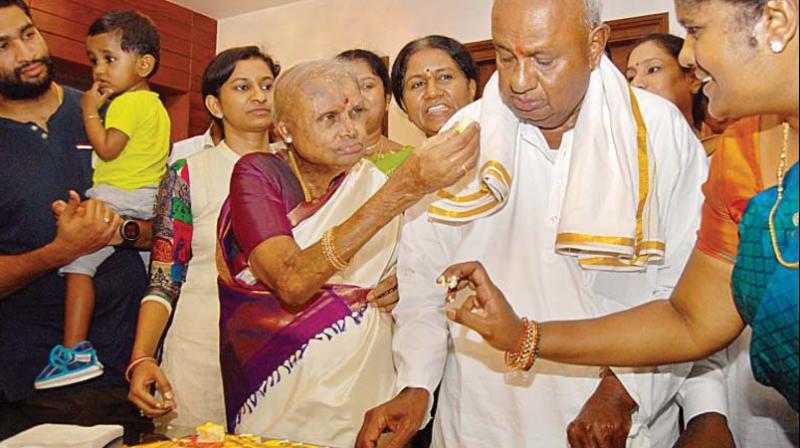 A file poto of the Deve Gowda family.