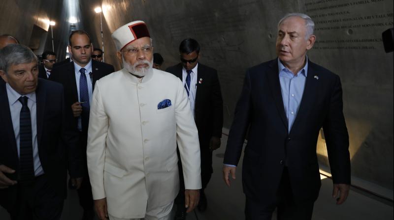 Indian Prime Minister Narendra Modi, left, accompanied by Israeli Prime Minister Benjamin Netanyahu, right, visits the Yad Vashem Holocaust memorial museum in Jerusalem. (Photo: AP)