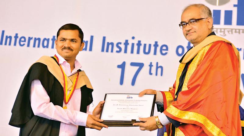 Mahendra Bhagavan Garodi (left) receiving his degree.