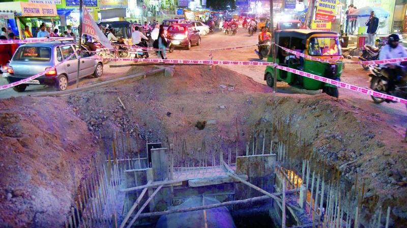 A view of a pit dug in the centre of the road at Anandbagh area. (Photo: DC)