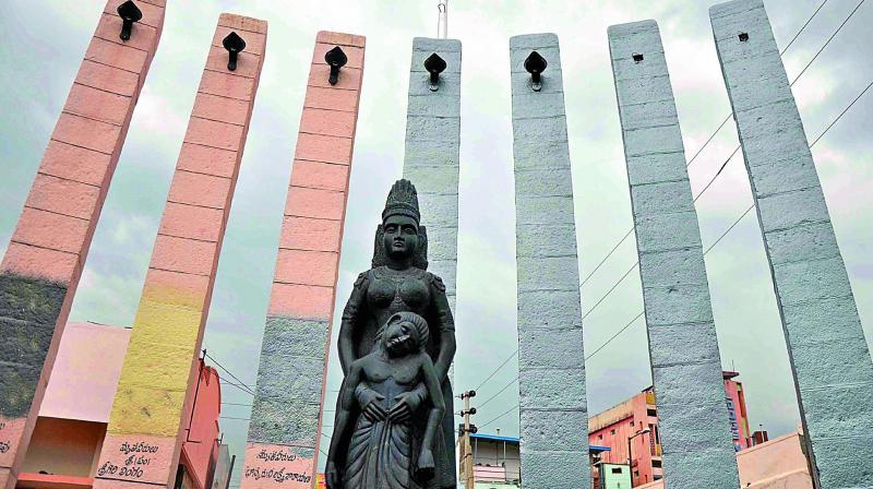 The Indian freedom movement martyrs memorial Ranarang Chowk (battle centre) built in memory of the seven martyrs at Tenali town of Guntur district. (Photo: DC)