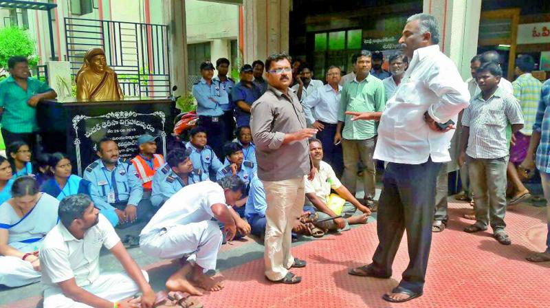 Hospital staff stage protest at Proddatur hospital against the attack on the superintendent by the orthopedic surgeon on Friday. (Photo: DC)