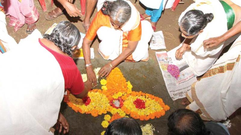 Elders from various old age homes through out the state  celebrated Onam with much fervour over the week. From laying flower carpets to special stage performances and traditional onam games their celebrations were no less than the rest of malayalis.