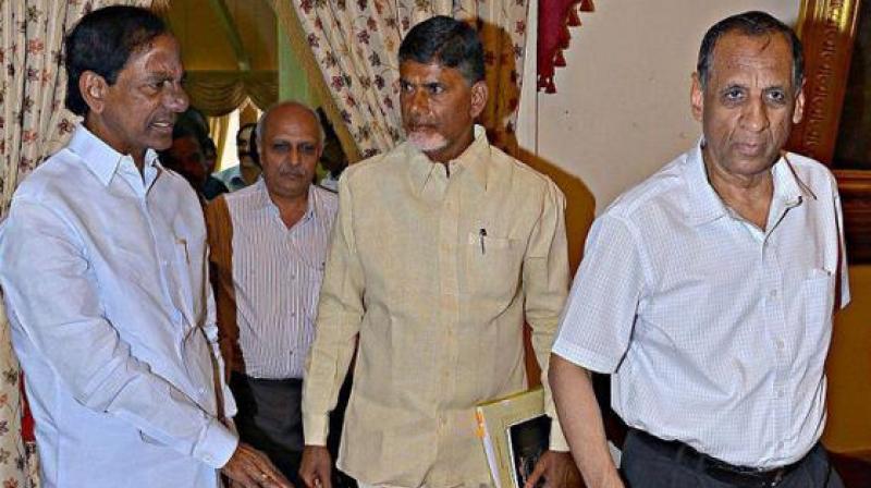 Telangana CM K Chandrashekar Rao and his Andhra Pradesh counterpart N Chandrababu Naidu.