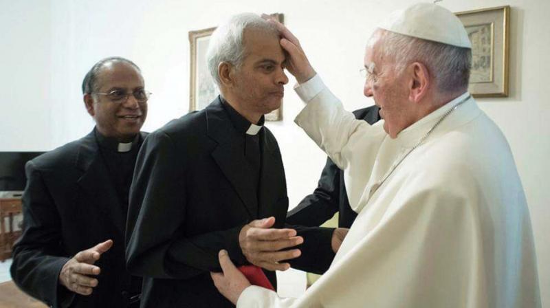 Fr Tom Uzhunnalil meets Pope Francis at Vatican on Wednesday. (BY ARRANGEMENT)