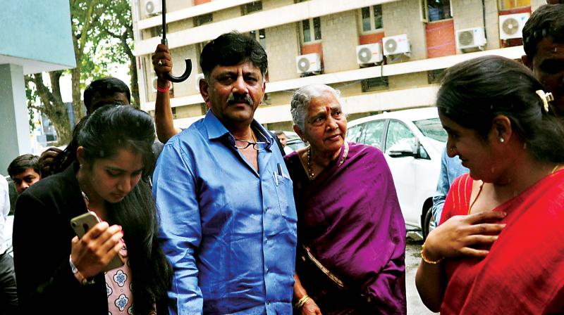 Minister DK Shivakumar with family members arrives at the Income Tax Department Office, in Bengaluru on Monday. (Photo: DC)