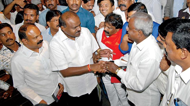 Former Chief Minister and JD(S) state president H.D. Kumaraswamy being welcomed by Dalit association members at a programme at Town Hall in Bengaluru on Monday.