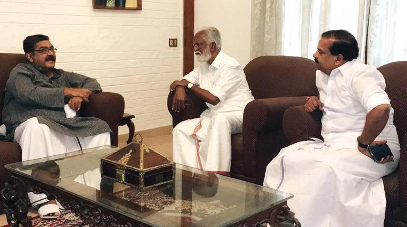 BJP State president Kummanam Rajasekharan and national executive member P. K. Krishnadas at D. Babu Pauls home at Thiruvananthapuram on Monday.