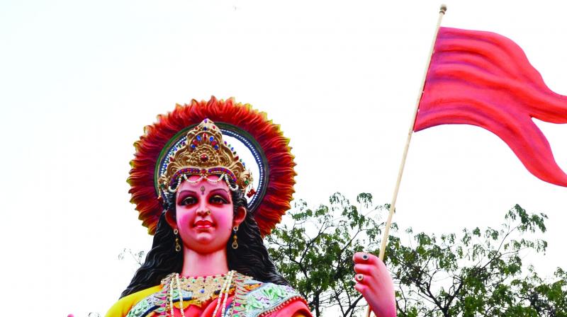 The statue of Bharat Mata on Necklace Road.